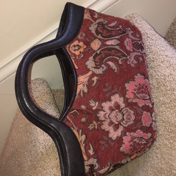 Red patterned purse - Picture 2 of 4